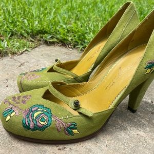 Imagine Vince Camuto Green Floral Embroidered Shoes Size  6.5